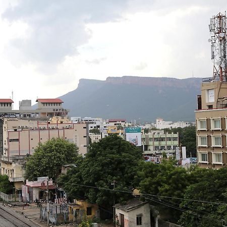 Hotel Collection O Poojith Residency Tirupati Exterior foto
